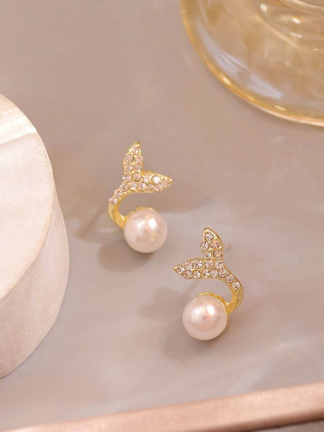 Fishtail Earrings // Gold