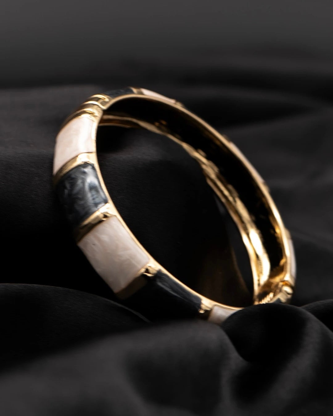 Chunky Bangle (Anti Tarnish) 025 // B&W