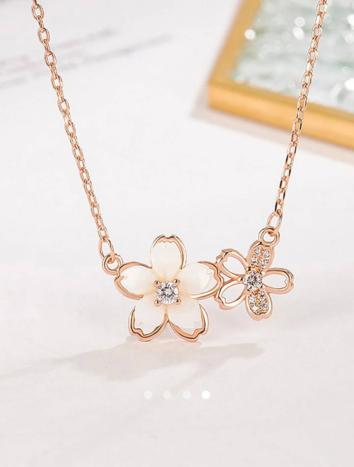 Flower Necklace //Gold