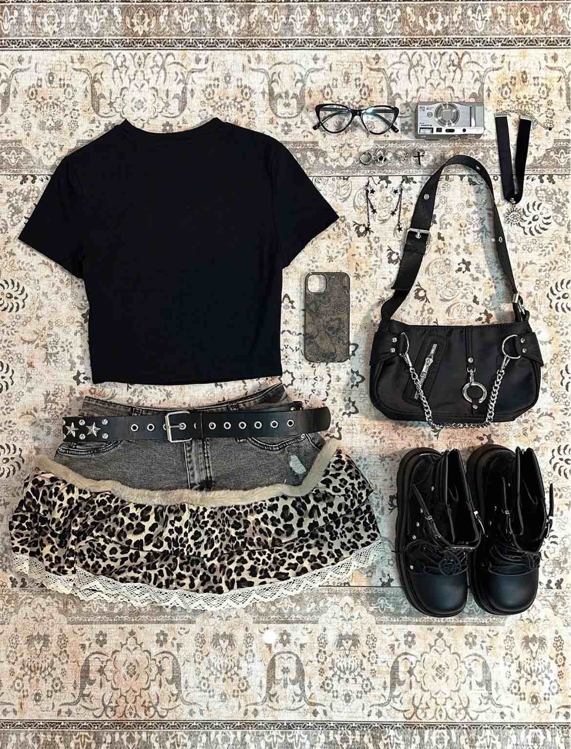 I’m literally just a girl tee // Black