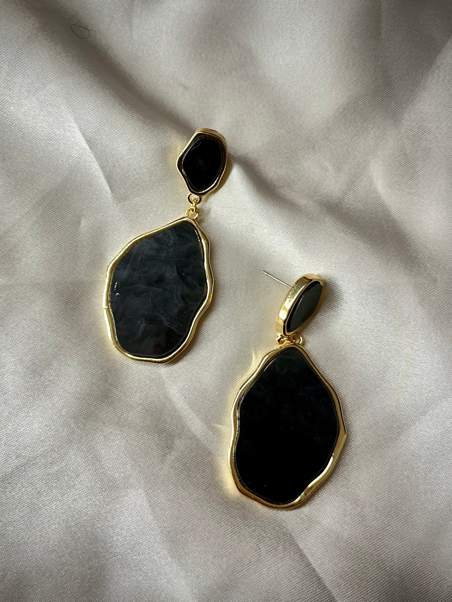 Asymetric Dangle Earrings // Black