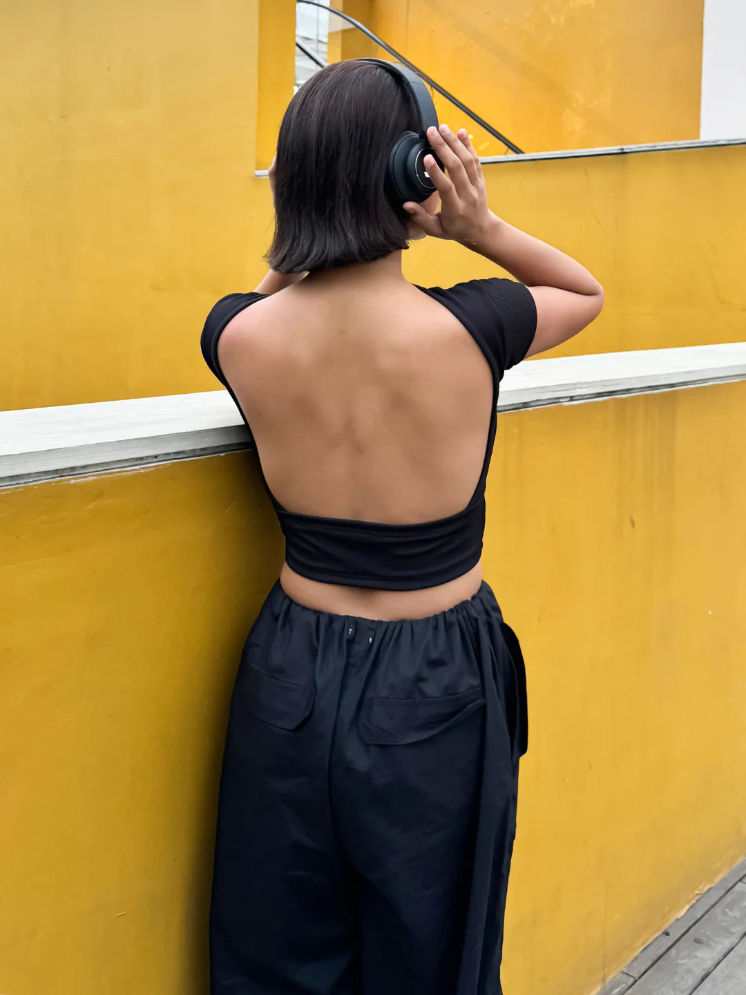 Half Sleeve Ribbed Backless Top // Black