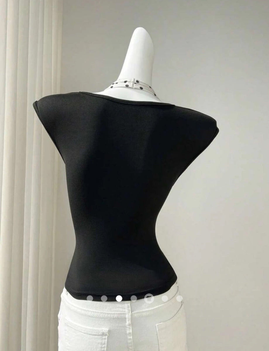 Contrast Top 001 // Black