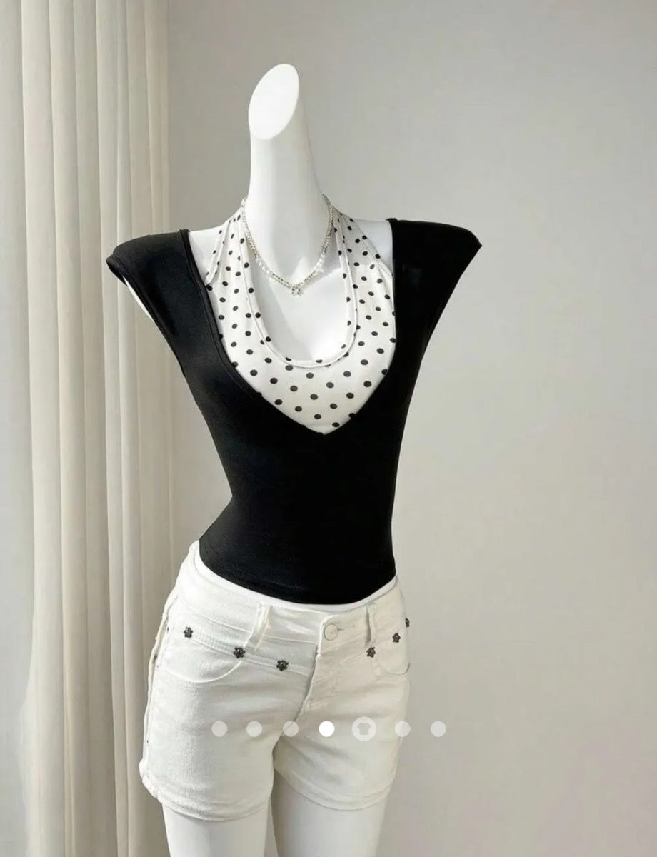 Contrast Top 001 // Black