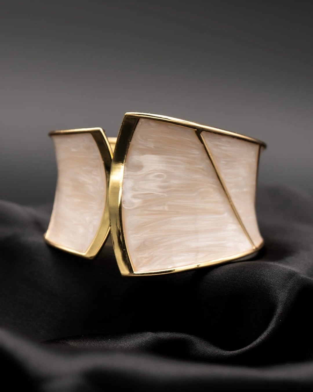 Chunky Bangle (Anti Tarnish) 020