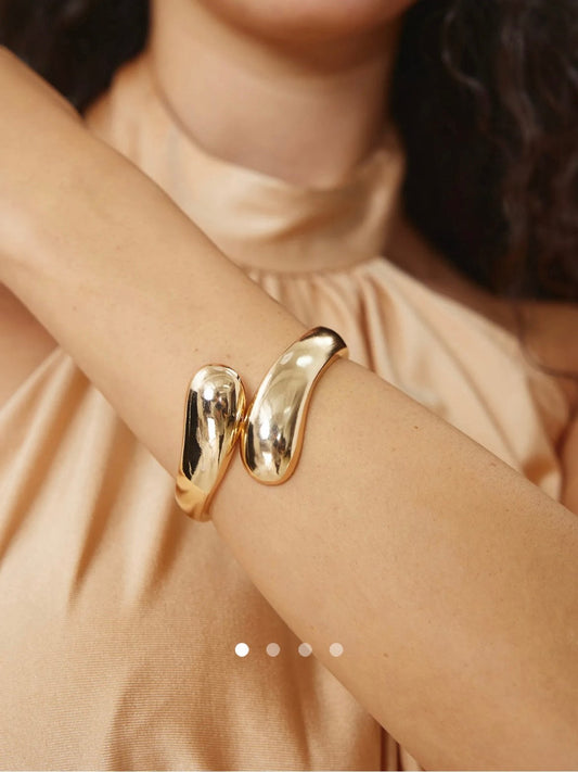 Chunky Cuff Bracelet 003 // Gold