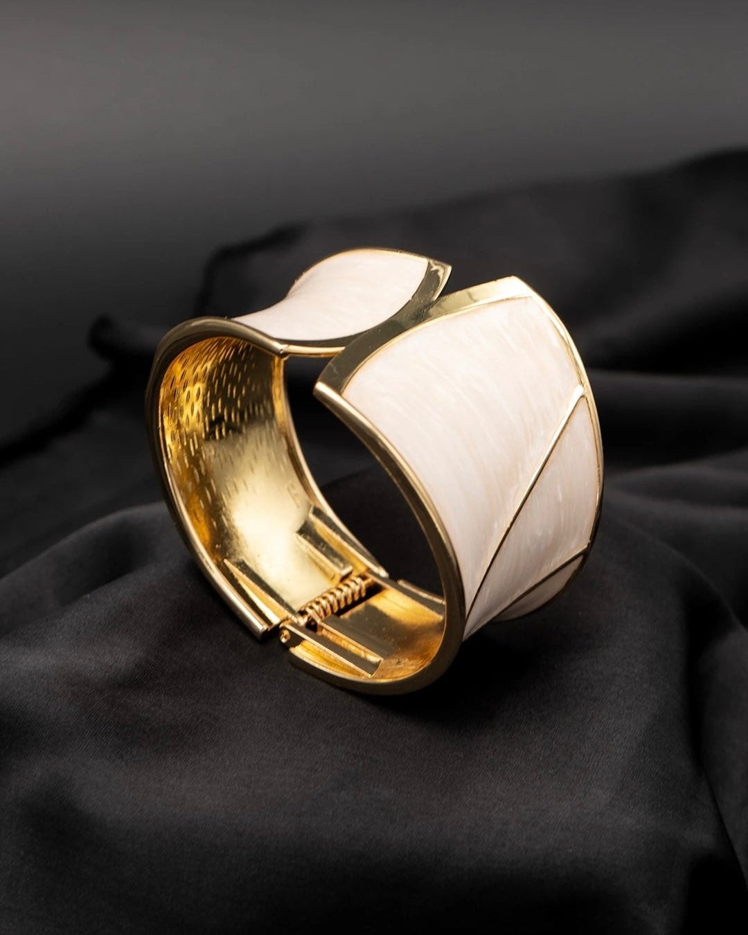 Chunky Bangle (Anti Tarnish) 020