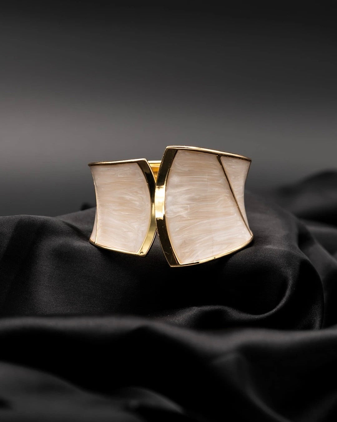 Chunky Bangle (Anti Tarnish) 020
