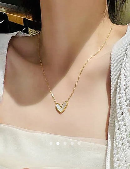Heart Necklace 029 // Gold