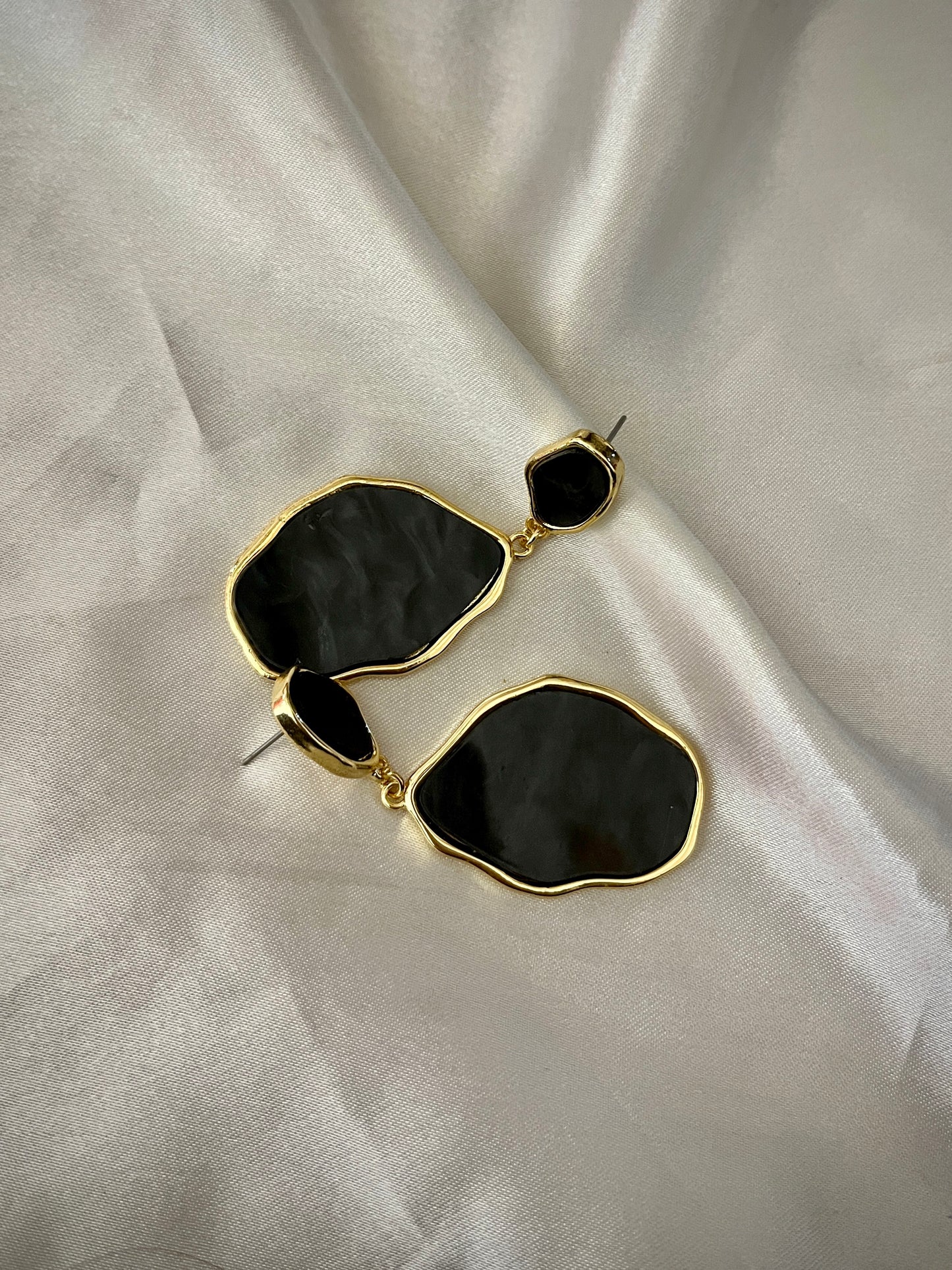 Asymetric Dangle Earrings // Black