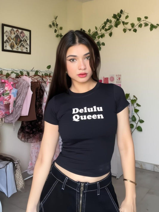 Delulu Queen Baby Tee // Black