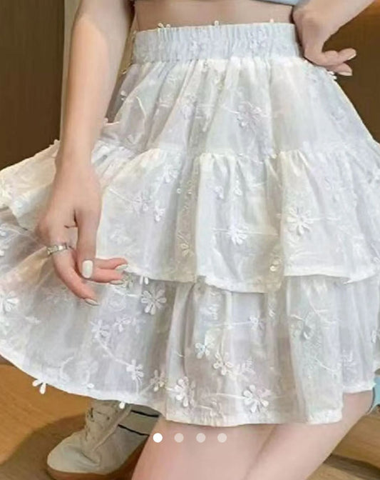 Applique Layered/Tiered Skirt // White
