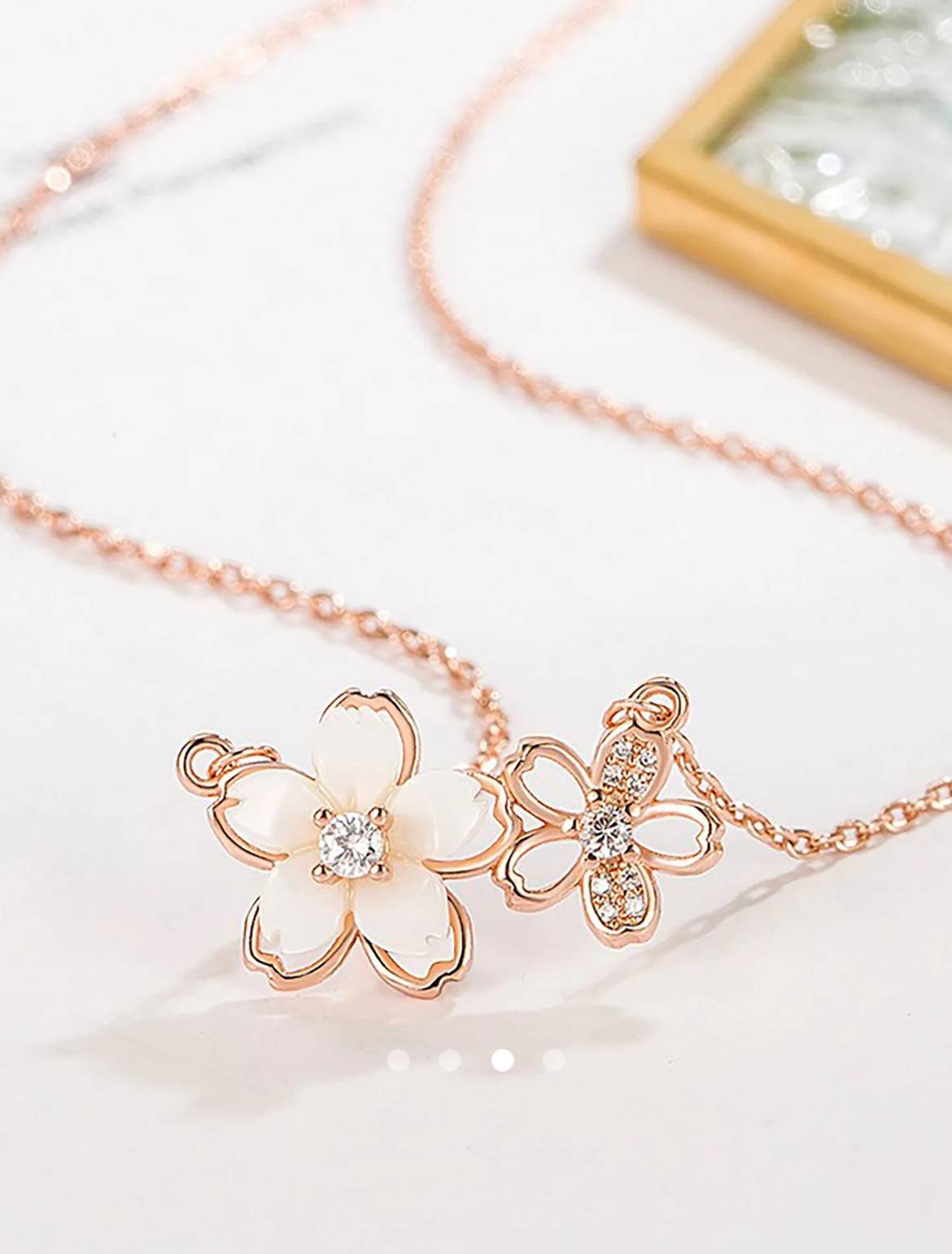 Flower Necklace //Gold