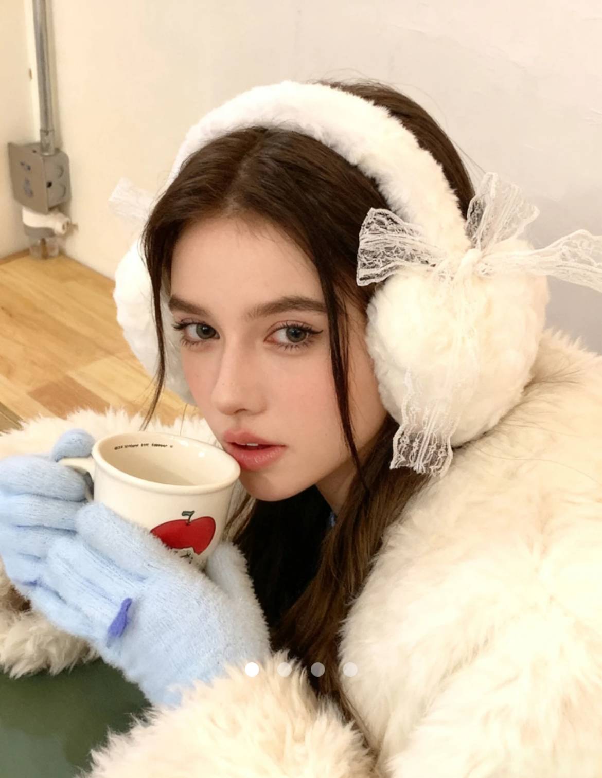 Bow Earmuffs // White