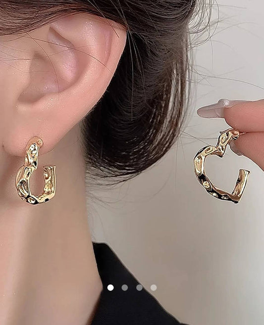 Heart Dangle Earrings // Gold