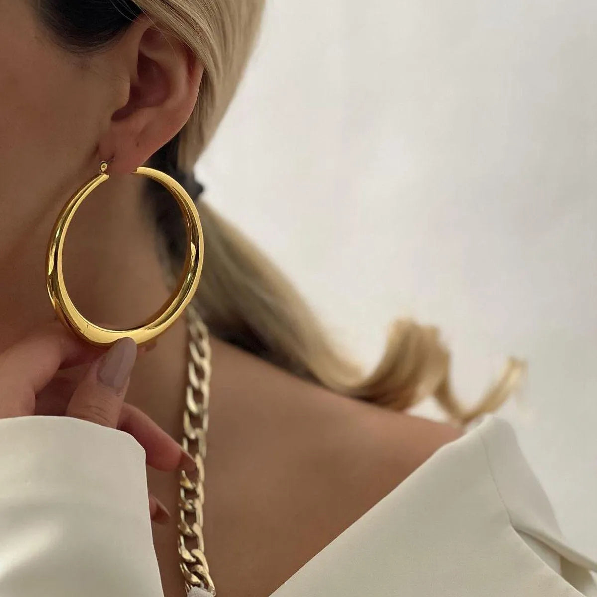 NEWME limitation Plain Hoop Earring // Gold