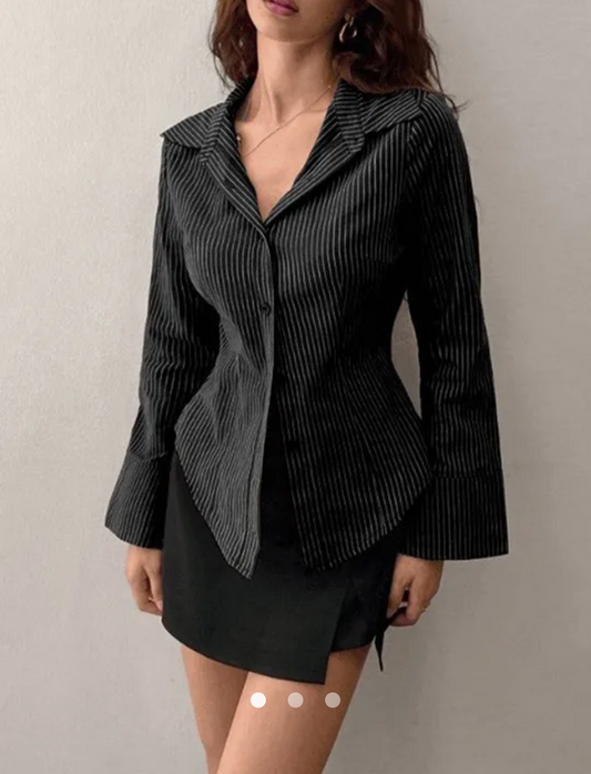 Chic Fitted Silhouette Striped Shirt // Black