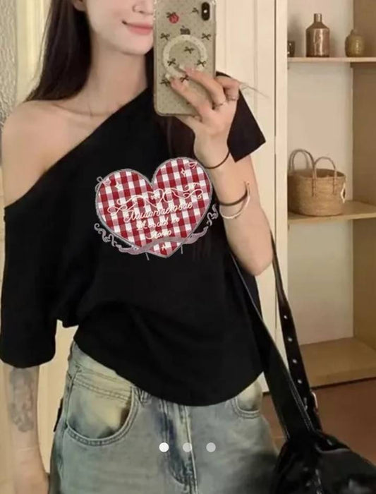 Heart Printed Pullover T-shirt // Black